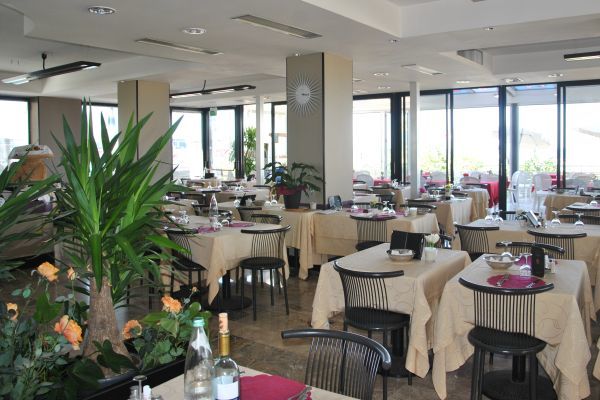 Hotel Bristol 카톨리카 외부 사진