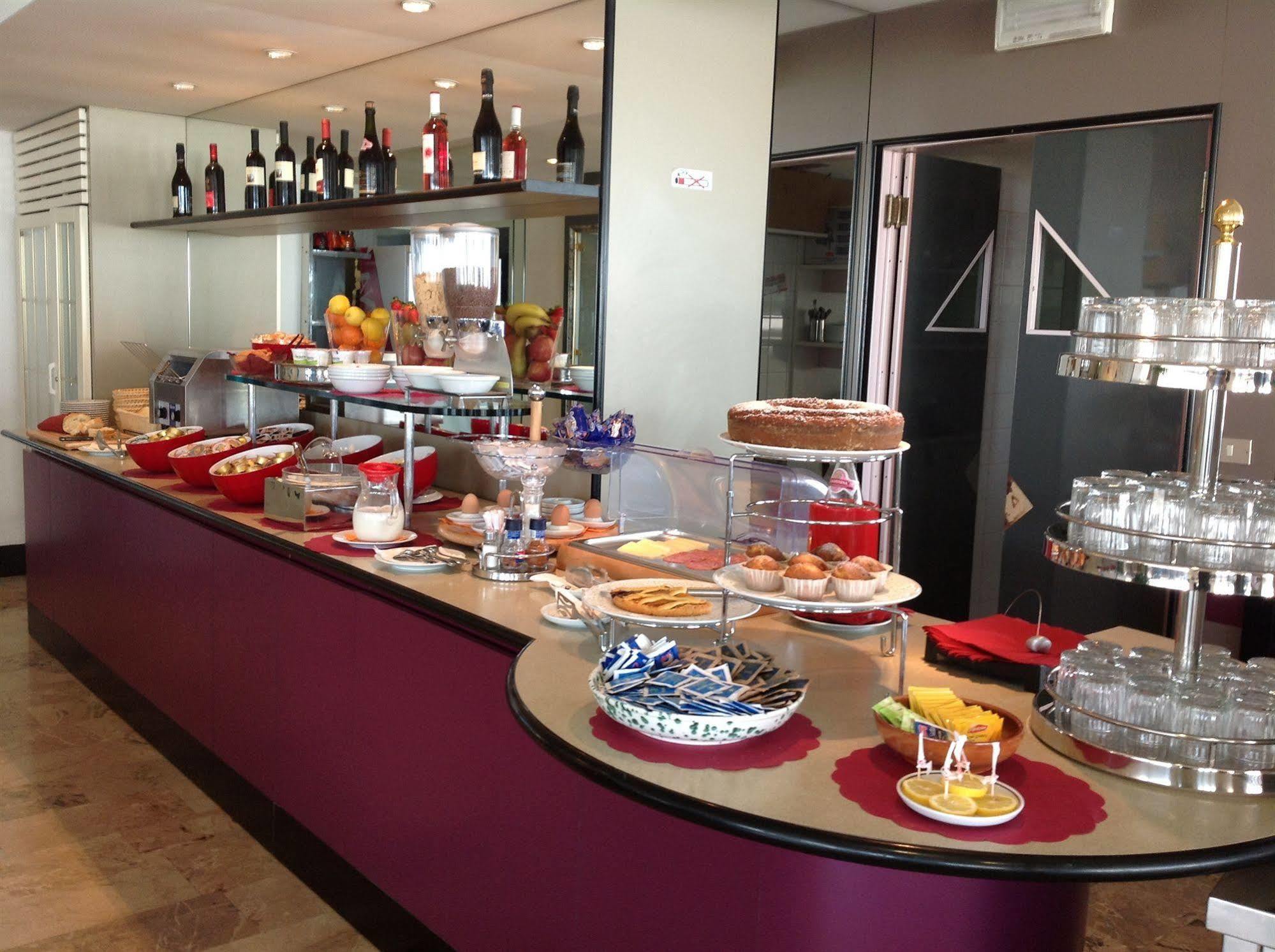 Hotel Bristol 카톨리카 외부 사진
